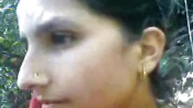 एक रबर मुर्गा के साथ BBW एक सौंदर्य हिंदी सेक्स मूवीस fucks