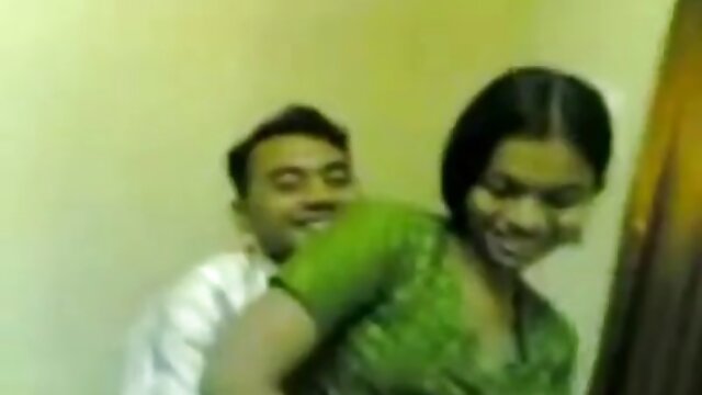 मम्मी मनहूस को पढ़ाने के लिए राज सेक्सी मूवी तैयार हो गईं