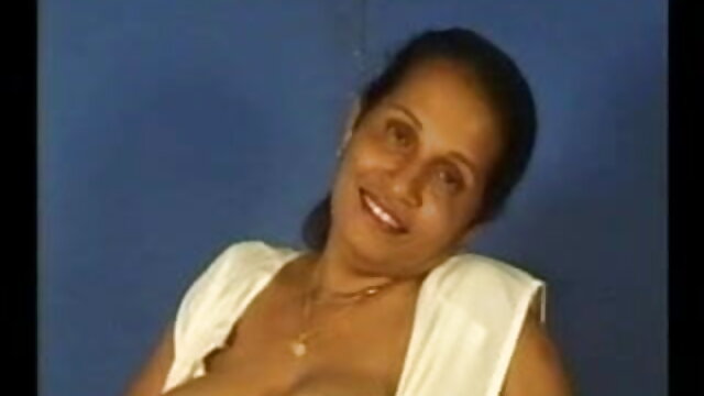 एलियन एक भोजपुरी में सेक्सी मूवी अपहृत व्यक्ति को एक blowjob देता है