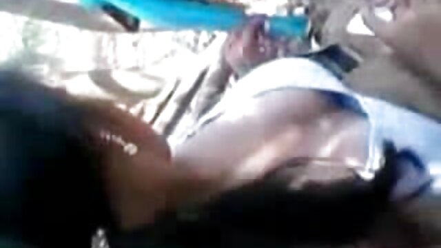 मोज़ा में वीडियो मूवी सेक्सी एक फूहड़ लड़की के गुदा छेद में प्रवेश किया