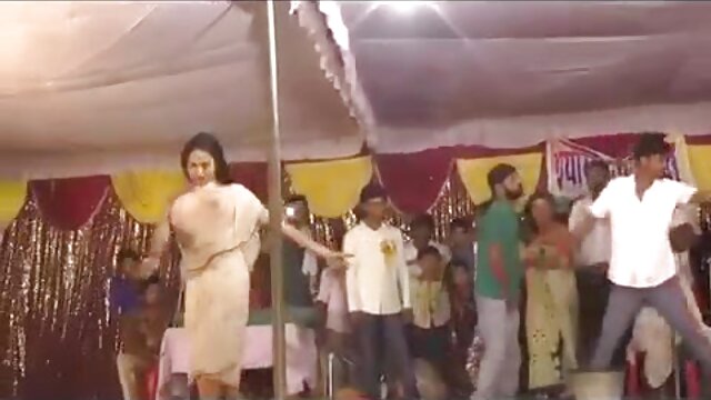 परिपक्व सेक्सी मूवी इंडियन मूवी लड़की एक रबर मुर्गा के साथ हस्तमैथुन करता है