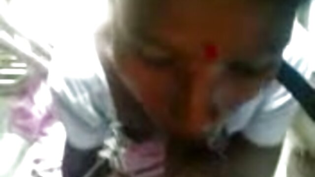 पुलिस ने एक सुनहरे बालों वाली लड़की को उसके सेक्सी मूवी फुल मूवी स्तनों पर खूबसूरत स्तन और सह के साथ तला हुआ