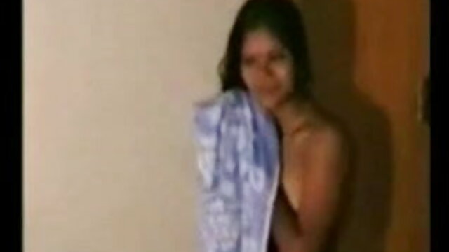 भव्य माँ एक blowjob के साथ इंग्लिश सेक्स मूवी फुल मूवी अपने बेटे को आश्चर्यचकित करती है