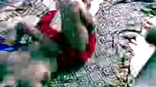 रूसी पतला लड़की एक छिपे हुए कैमरे पर सेक्सी वीडियो का मूवी एक आदमी के साथ fucks